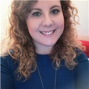 Laureata in Lingue straniere impartisce lezioni di inglese, spagnolo e italiano